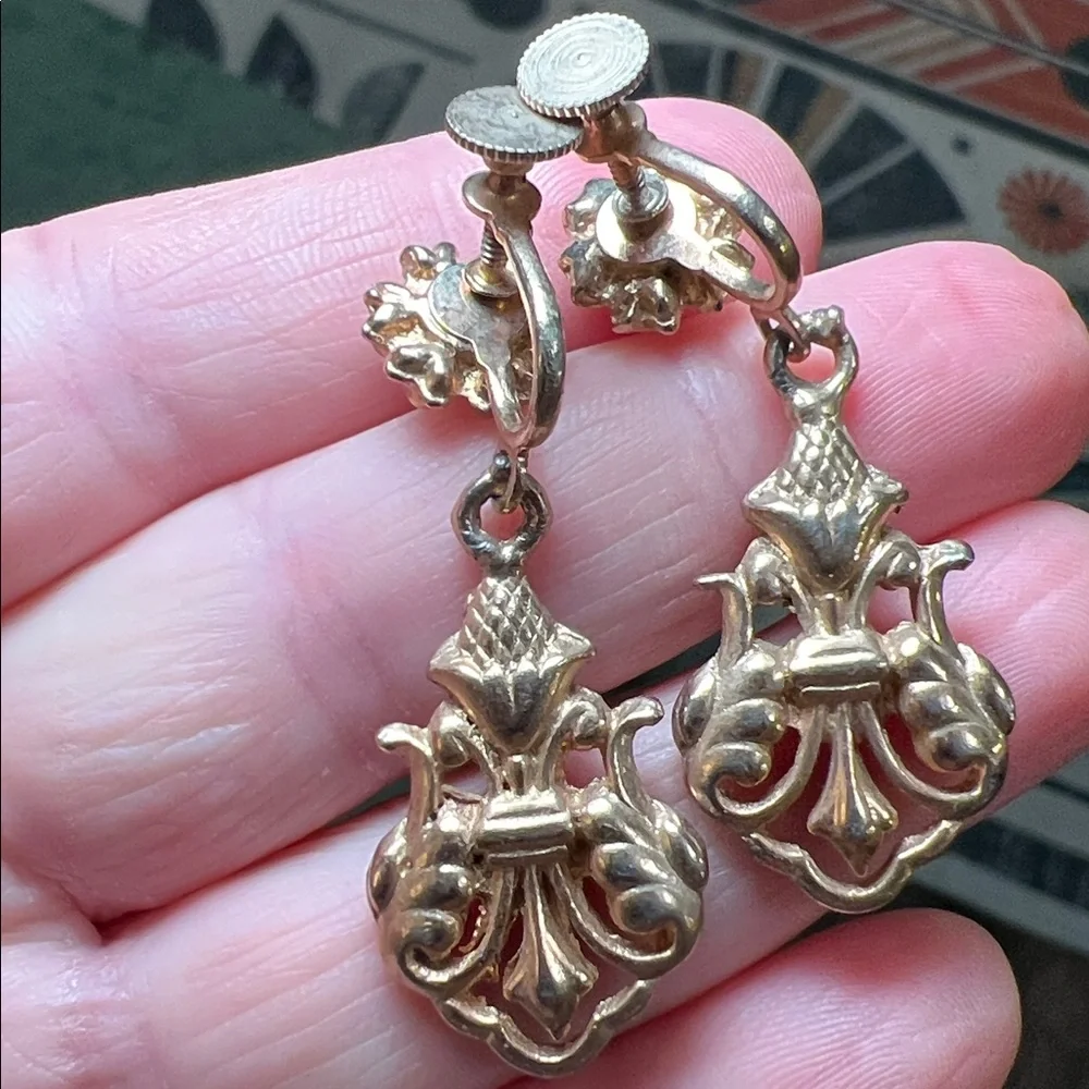 Vintage Gold Puffy French Fleur De Lis Drop Dangle Screwback Earrings